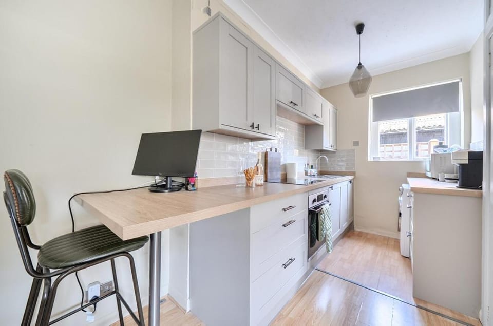 Kitchen or kitchenette, Other, Dining area, oven, stove, toaster