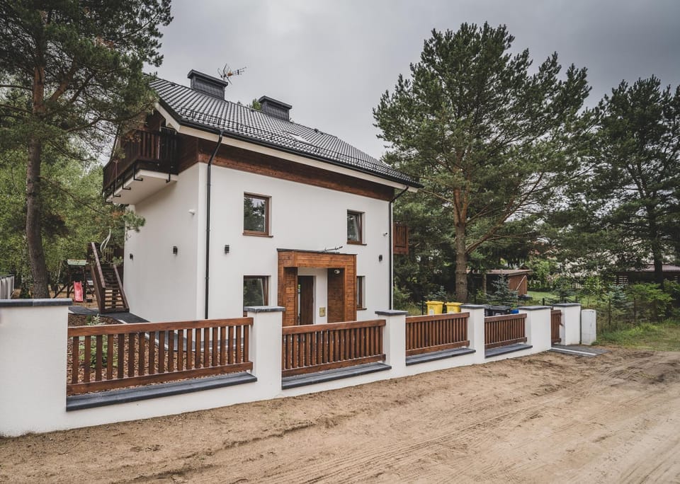 Property building, Facade/entrance, Day