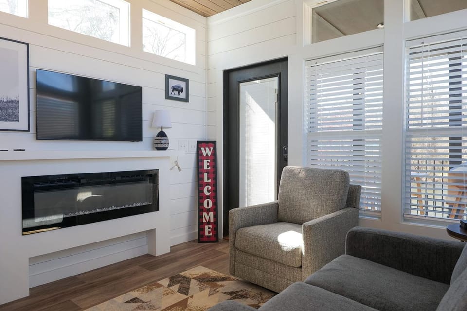 Bison River Hideaway- Tiny Luxury Living with River Views Villa in Bryson City