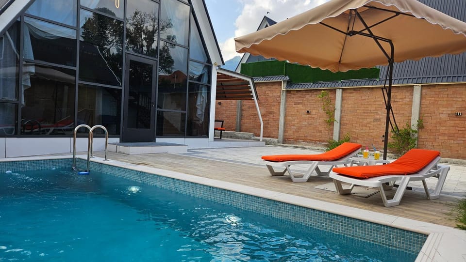 Day, Pool view, Swimming pool, sunbed