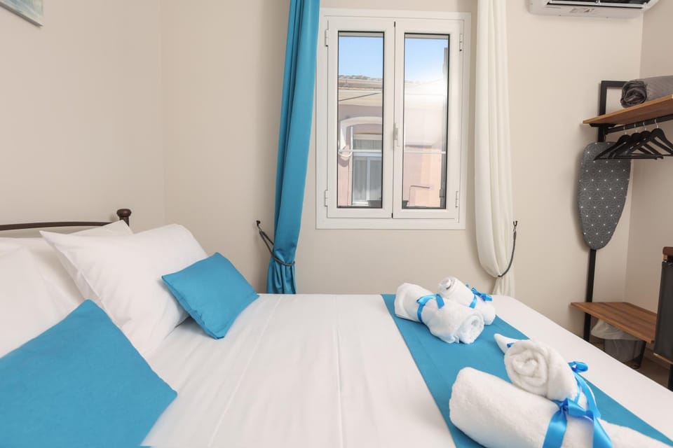 Bedroom, towels