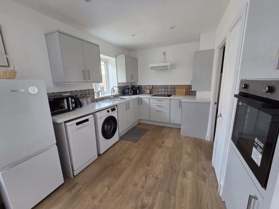 3BR Family Home with Garden & Parking House in Bristol