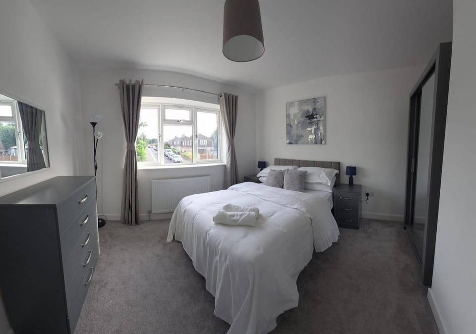 3BR Family Home with Garden & Parking House in Bristol