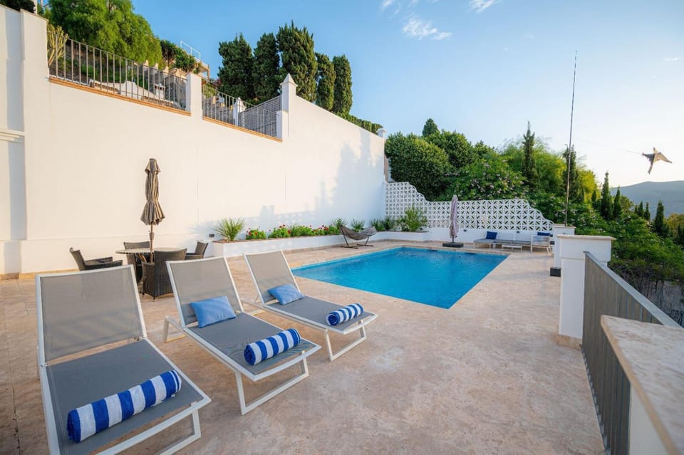 Property building, Balcony/Terrace, Living room, Swimming pool