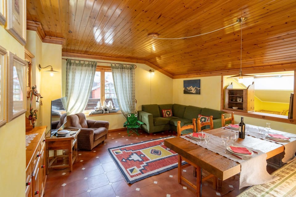 Living room, Dining area