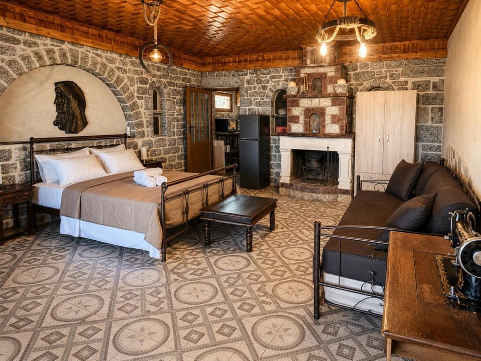 Bed, Seating area