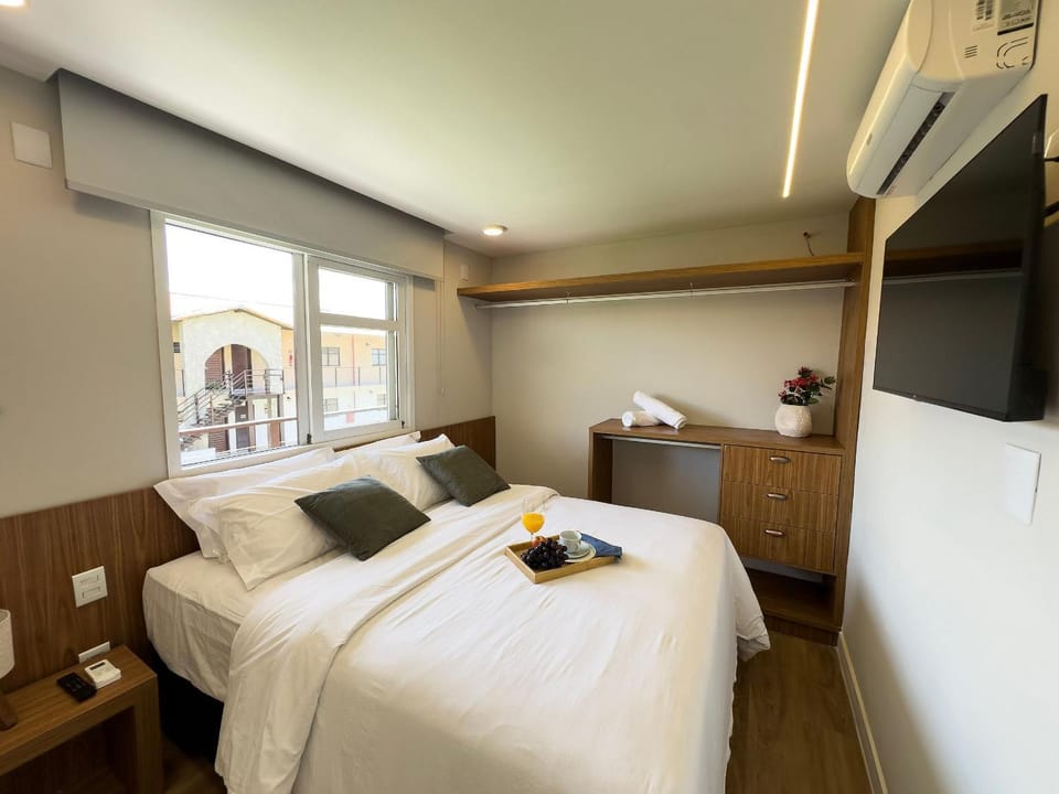 Bedroom, Pool view