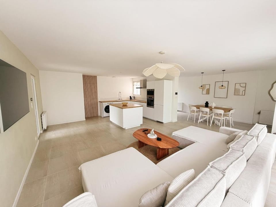 TV and multimedia, Kitchen or kitchenette, Seating area, Dining area, oven, pet friendly, stove