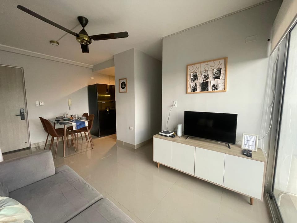 Communal lounge/ TV room, TV and multimedia, Living room, Seating area, Evening entertainment