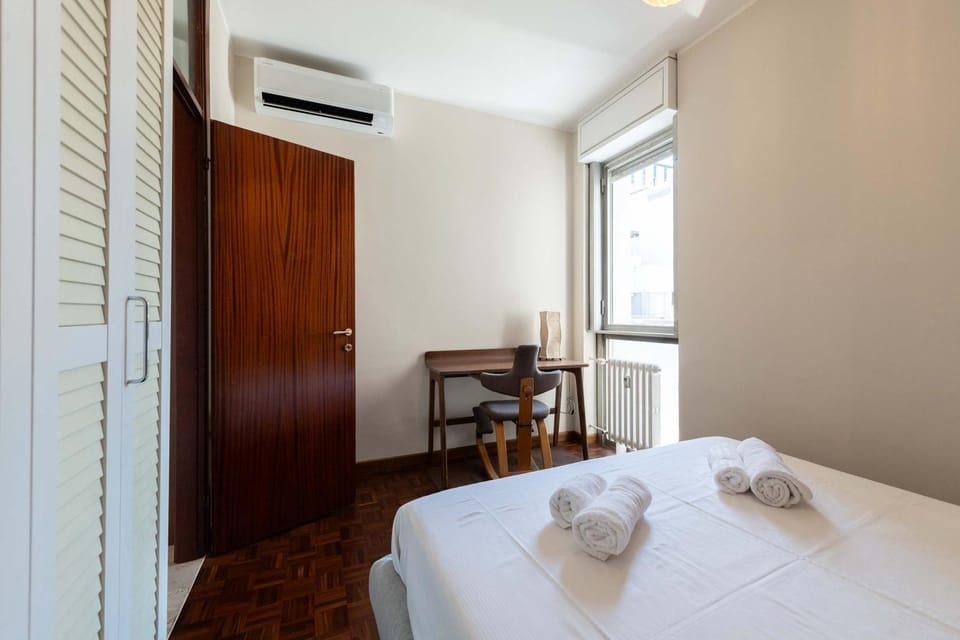 Skyline View - Design Apartment - Bicocca Metro Apartment in Milan