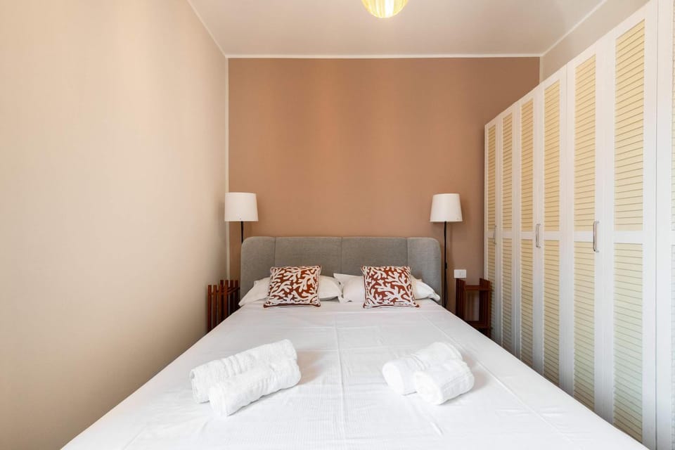 Skyline View - Design Apartment - Bicocca Metro Apartment in Milan