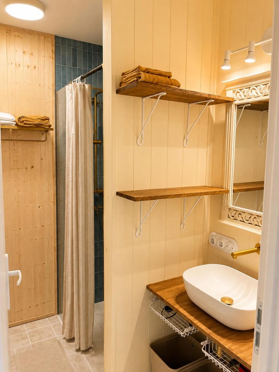 Shower, Bathroom, towels