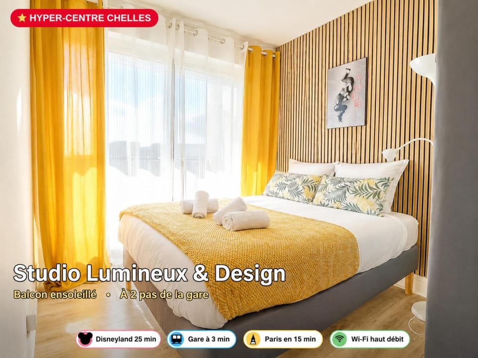 Bed, Photo of the whole room, Bedroom, Text overlay