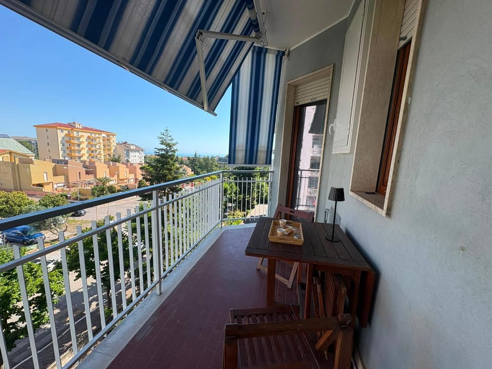 Property building, View (from property/room), Balcony/Terrace, City view
