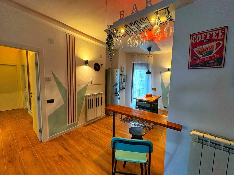 Dining area, minibar