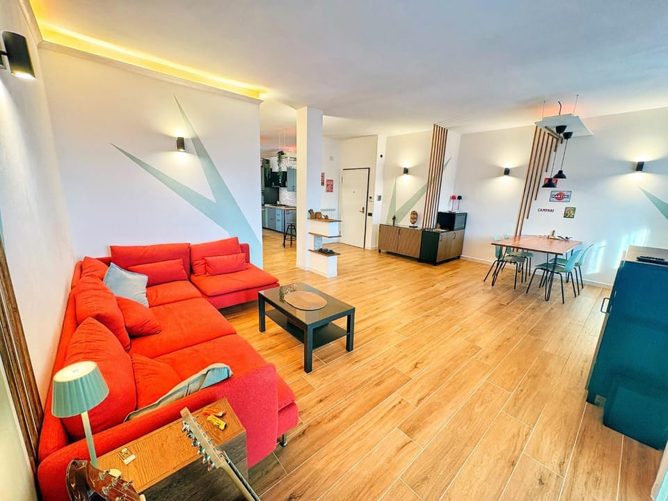 TV and multimedia, Living room, Seating area, Dining area