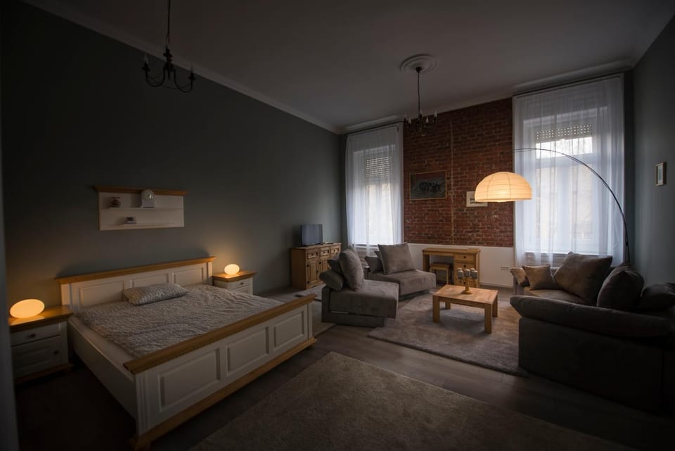 Seating area, Bedroom