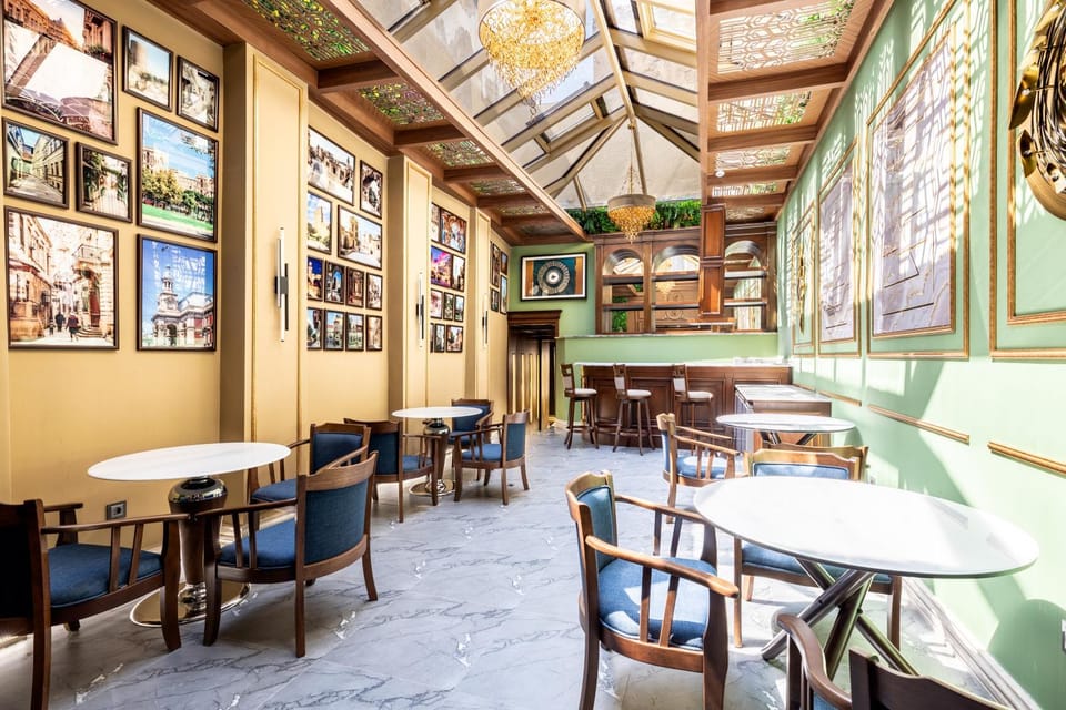 Restaurant/places to eat, Lounge or bar