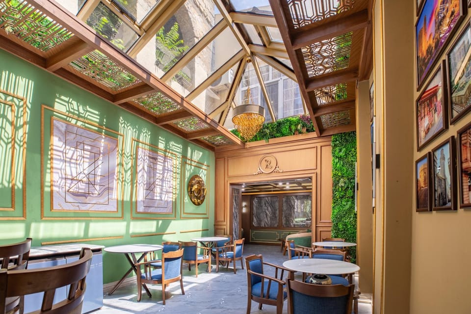 Restaurant/places to eat, Lounge or bar