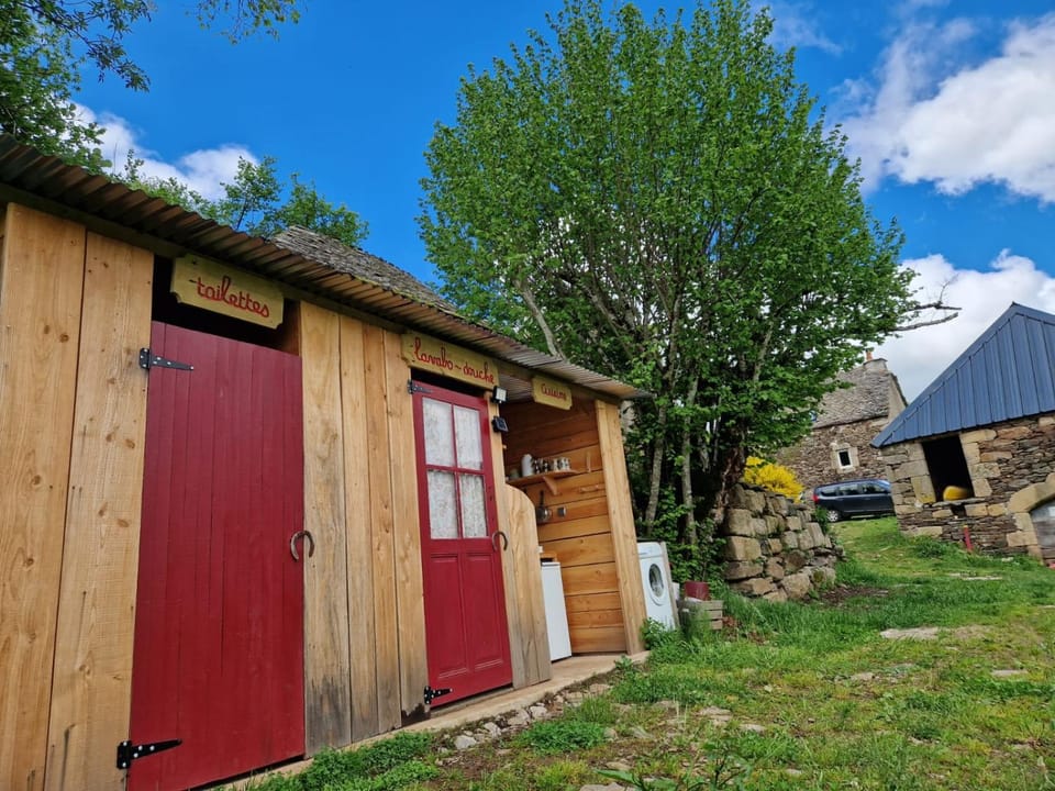 Ferme équestre de la Molière Campground/ 
RV Resort in Occitanie