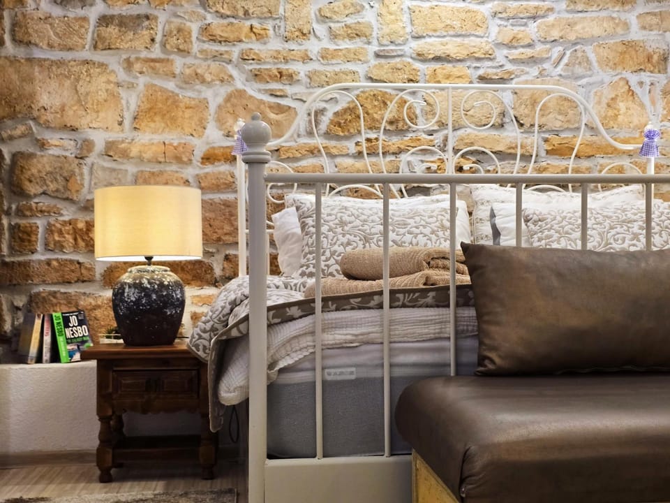 Bed, Seating area, Bedroom