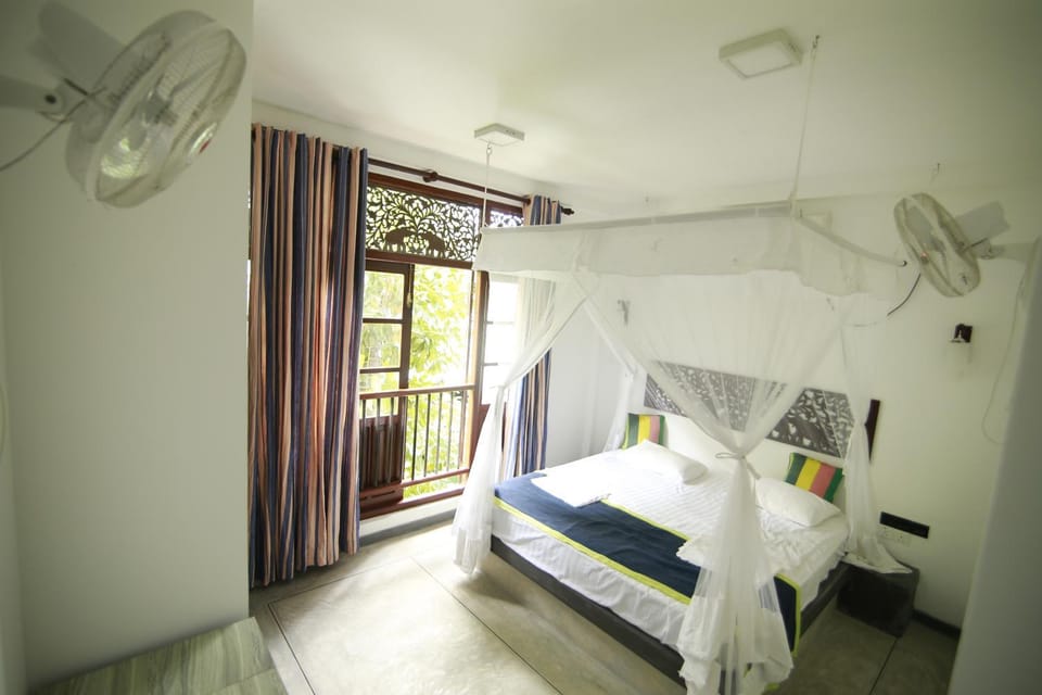 Bed, Photo of the whole room, Bedroom, towels, air conditioner