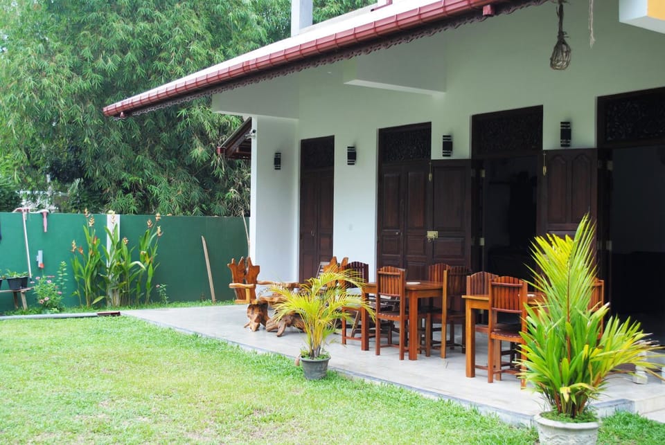 Property building, Patio, Facade/entrance, Garden