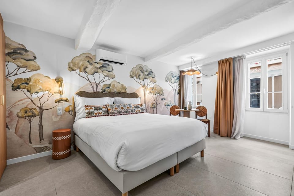 Bed, Photo of the whole room, Bedroom, air conditioner