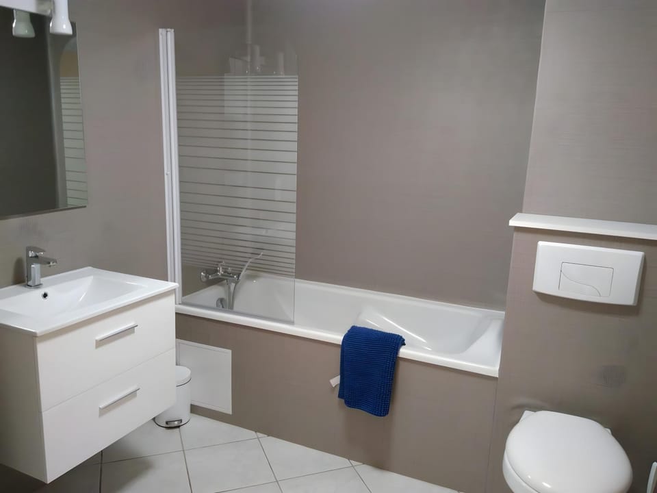 Bathroom, Living room