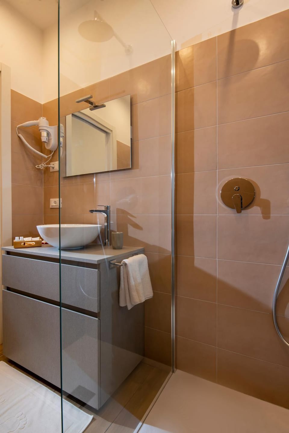 Shower, Bathroom, towels
