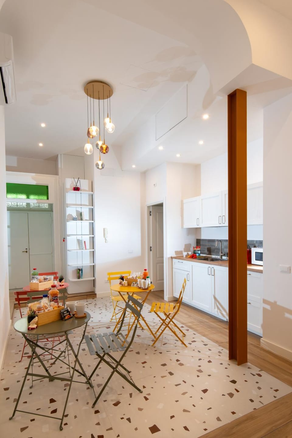 Seating area, Dining area
