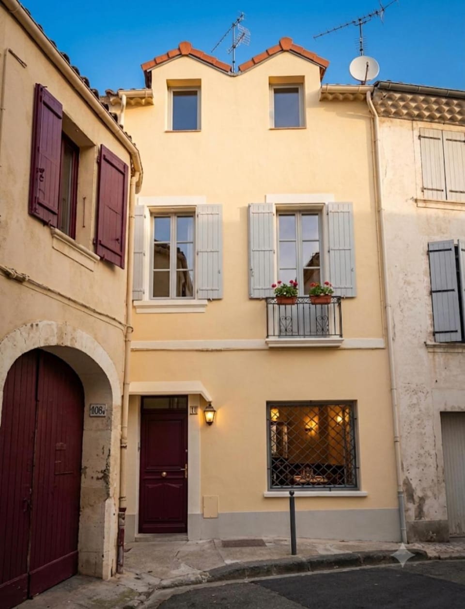 Property building, Street view