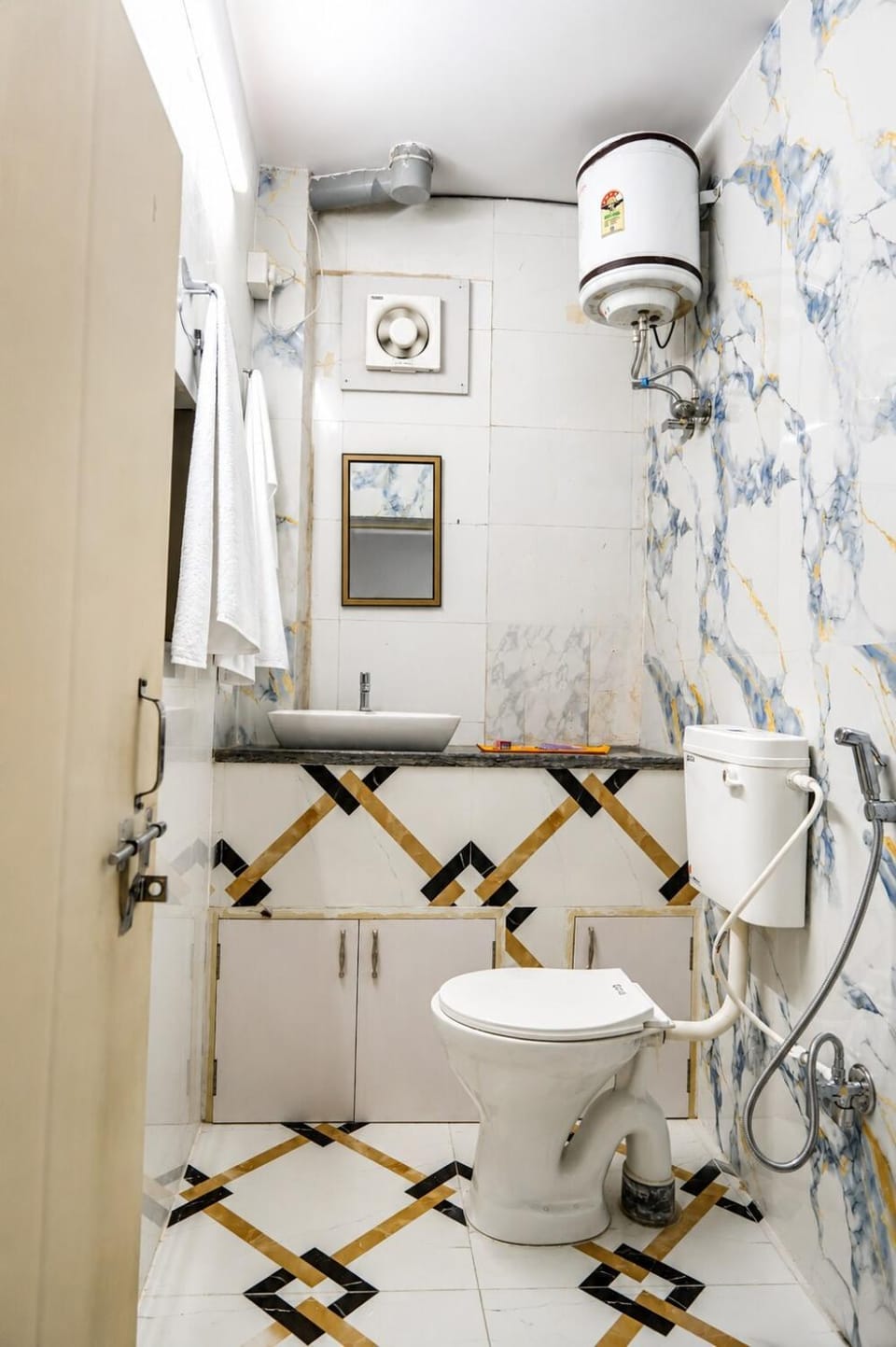 UrbanNest Stays Boutique Studio Hazratganj Apartment in Lucknow