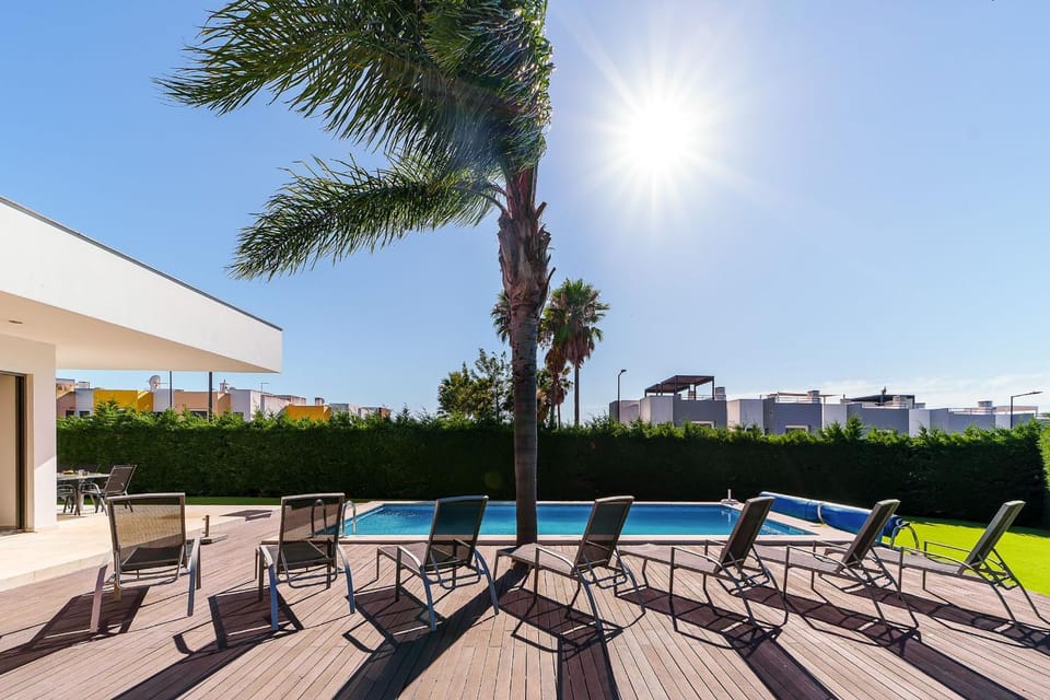 Pool view, Swimming pool, sunbed