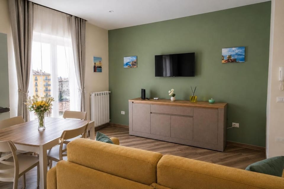 Enea House Naples - Balcony & 2 Bathrooms Apartment in Naples
