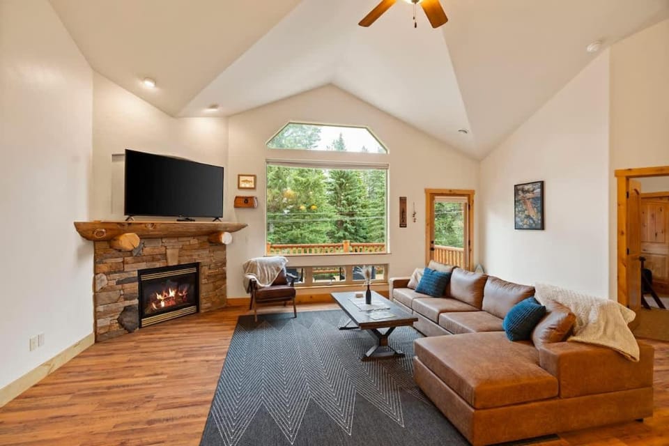 TV and multimedia, Balcony/Terrace, Living room, Seating area, fireplace