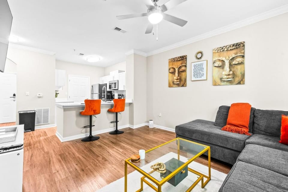 Cozy Oasis, Mins from ATL, Free Parking and Pool Apartment in Chamblee