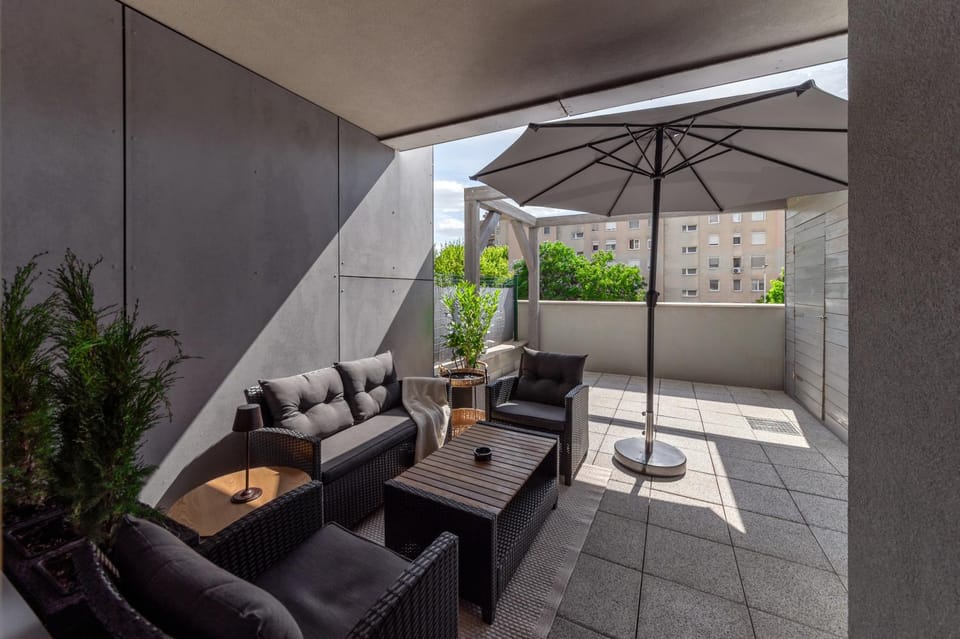 Patio, Balcony/Terrace