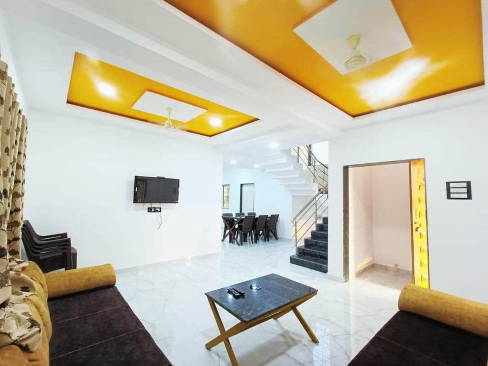Communal lounge/ TV room, TV and multimedia, Living room, Seating area