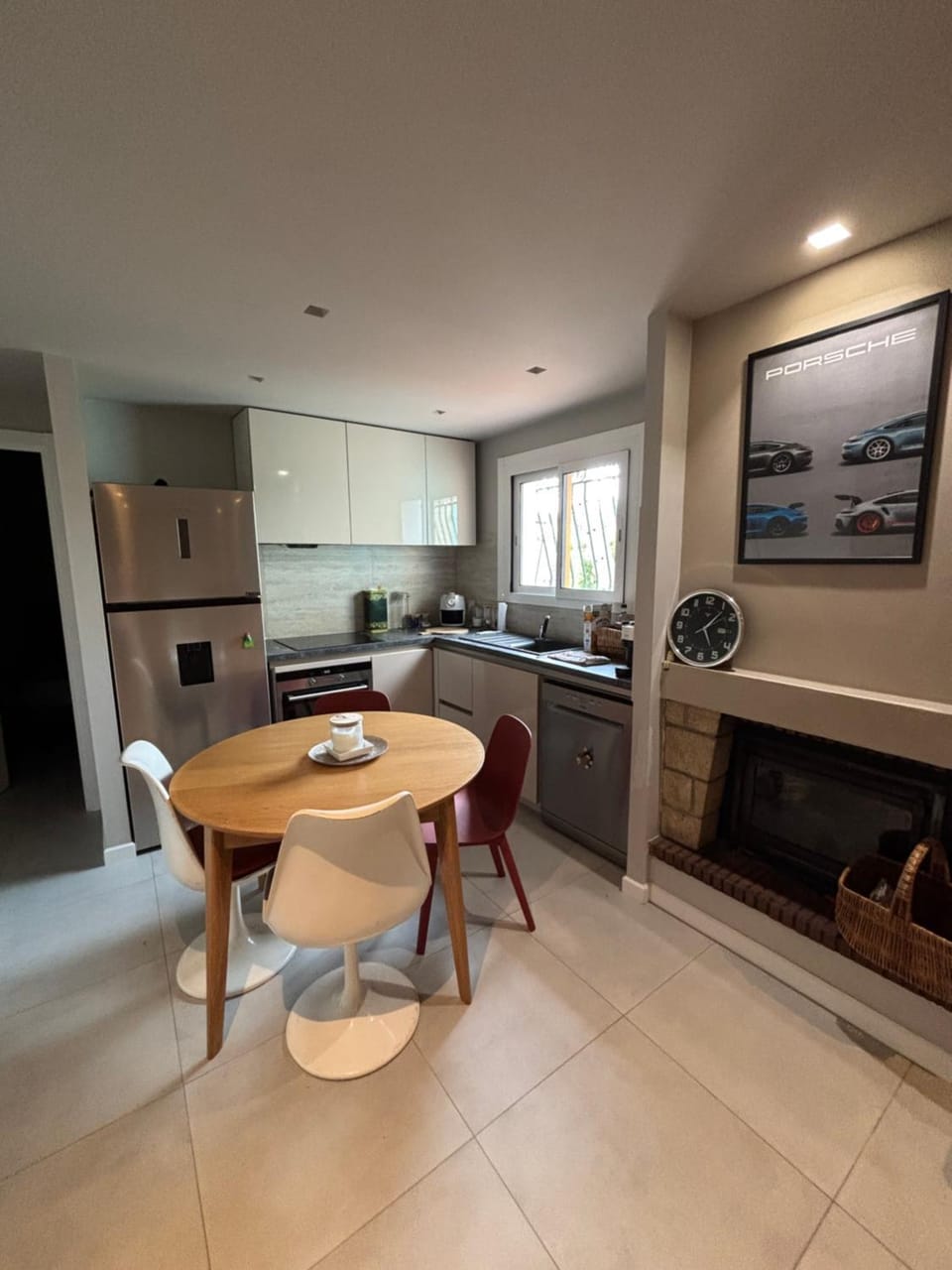Kitchen or kitchenette, Living room, Seating area, Dining area, dishwasher, oven, stove, air conditioner