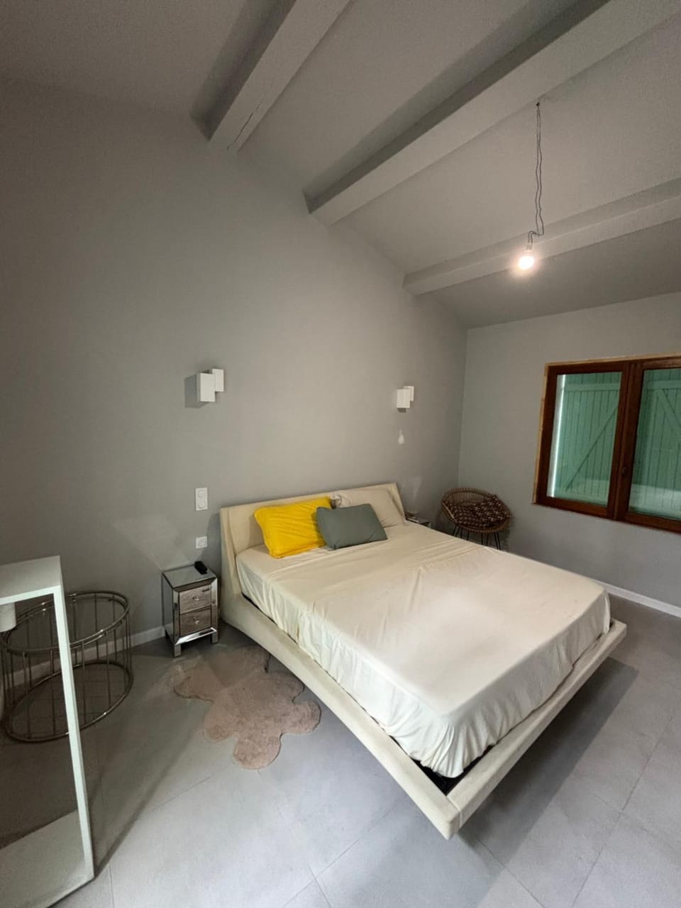 Bed, Photo of the whole room, Bedroom, air conditioner