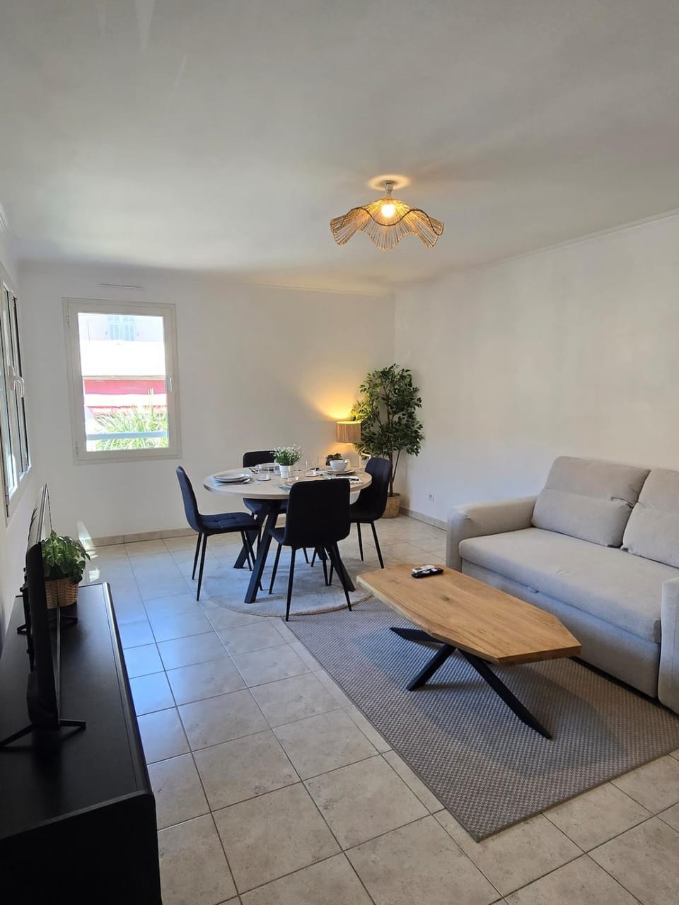 Heart of Antibes & Harbor, Beach & Terrace Apartment in Antibes