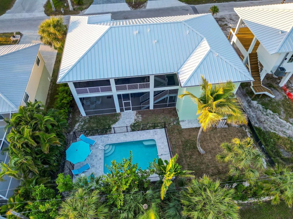 126 Gulf Island Peaceful Pool Home near Beach House in Estero Island
