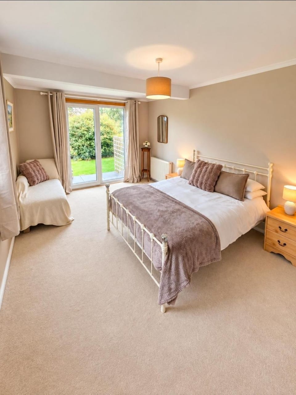 Home Comforts in Peaceful 2 Acres House in Inverness