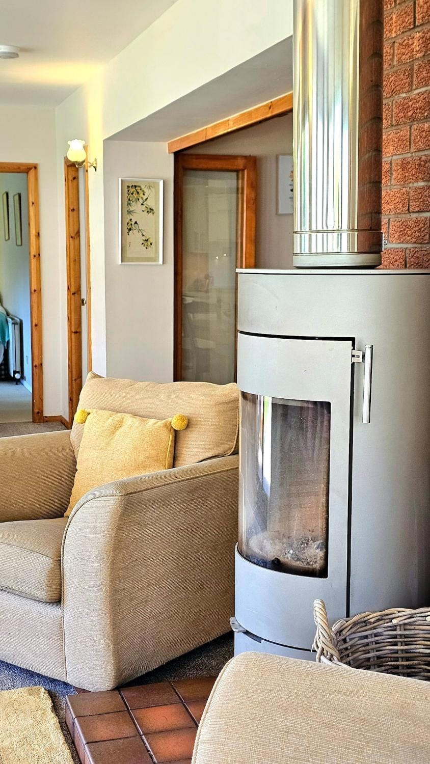 Home Comforts in Peaceful 2 Acres House in Inverness