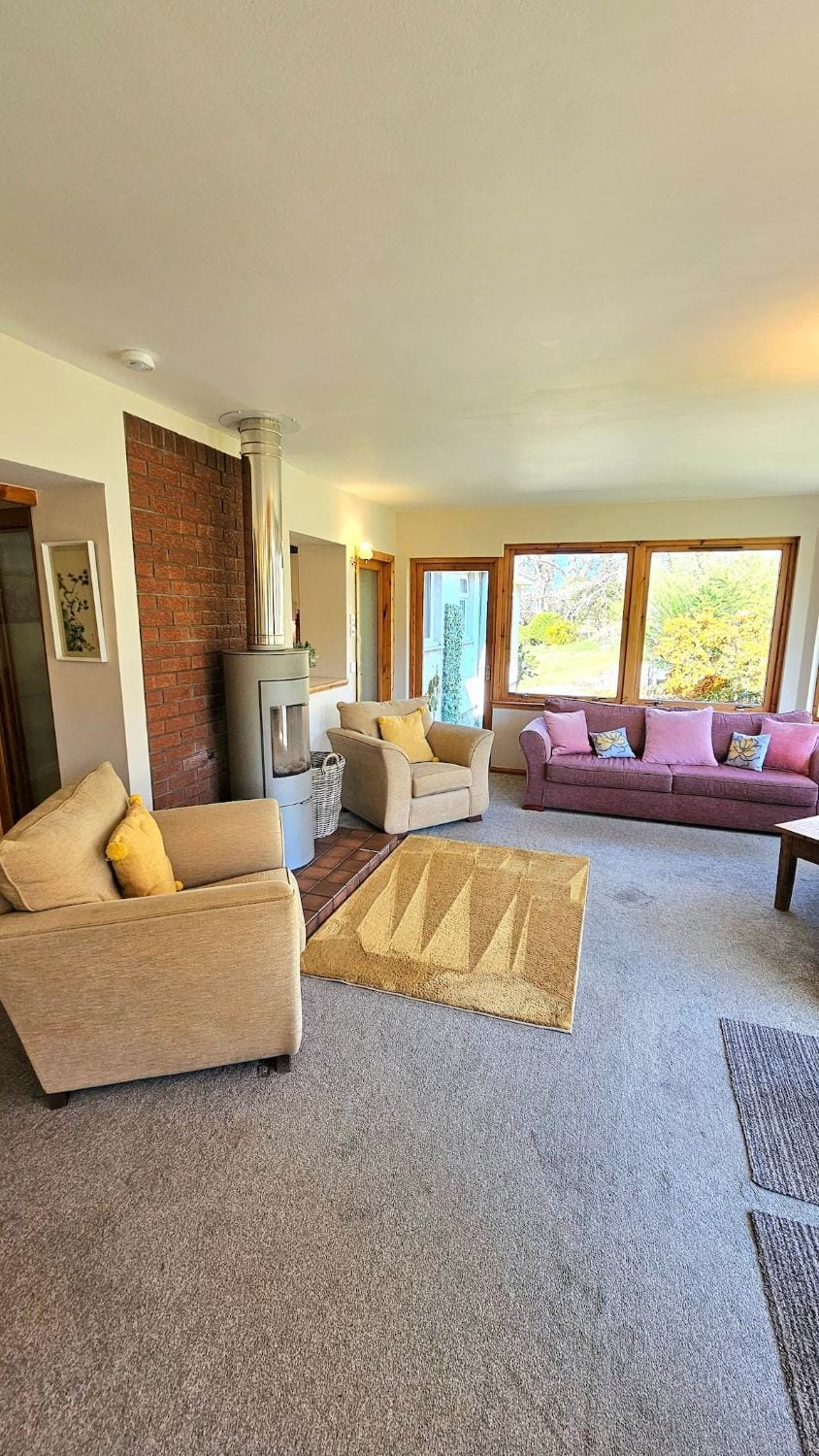 Home Comforts in Peaceful 2 Acres House in Inverness