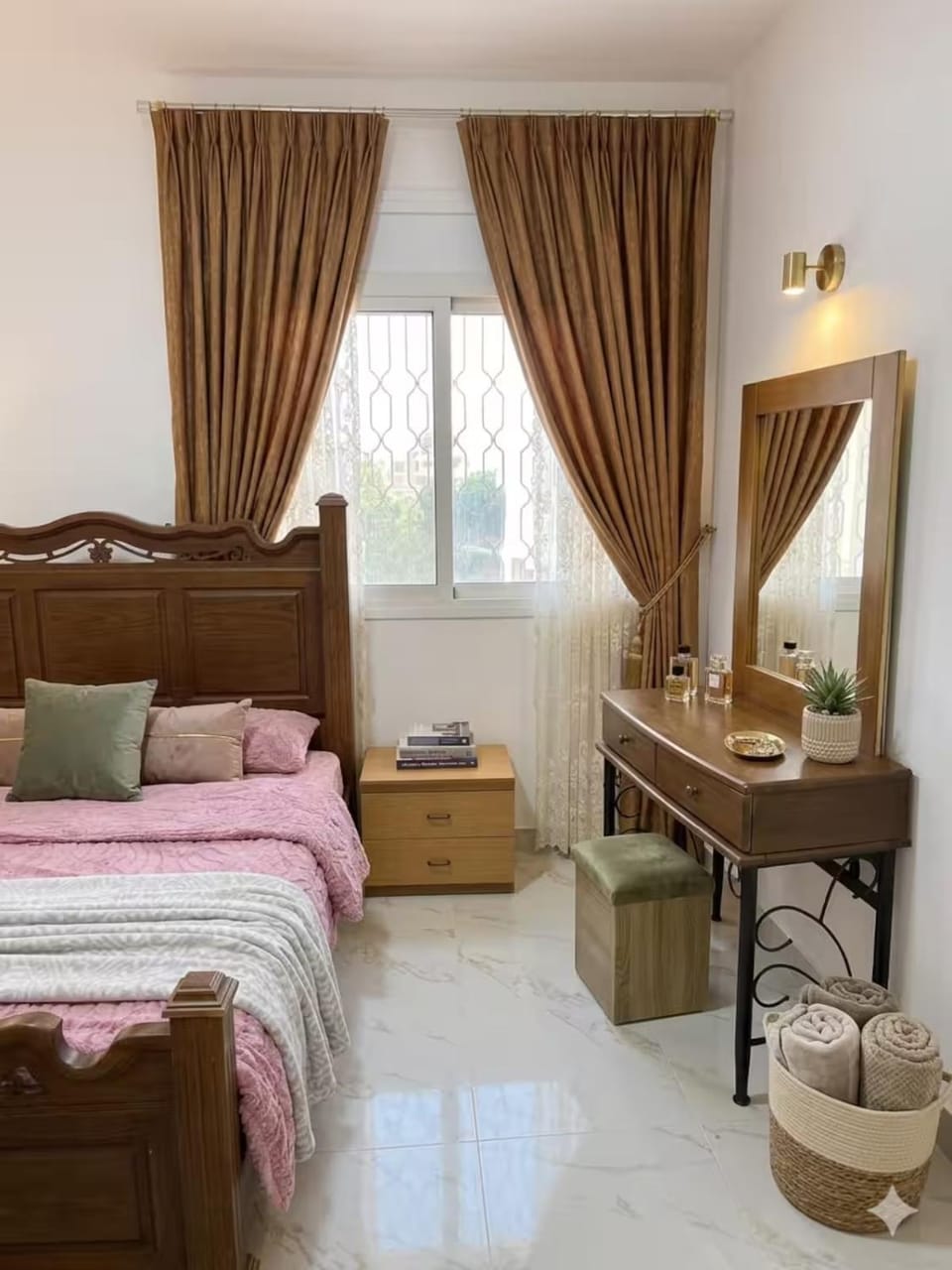 Bed, Photo of the whole room, Bedroom