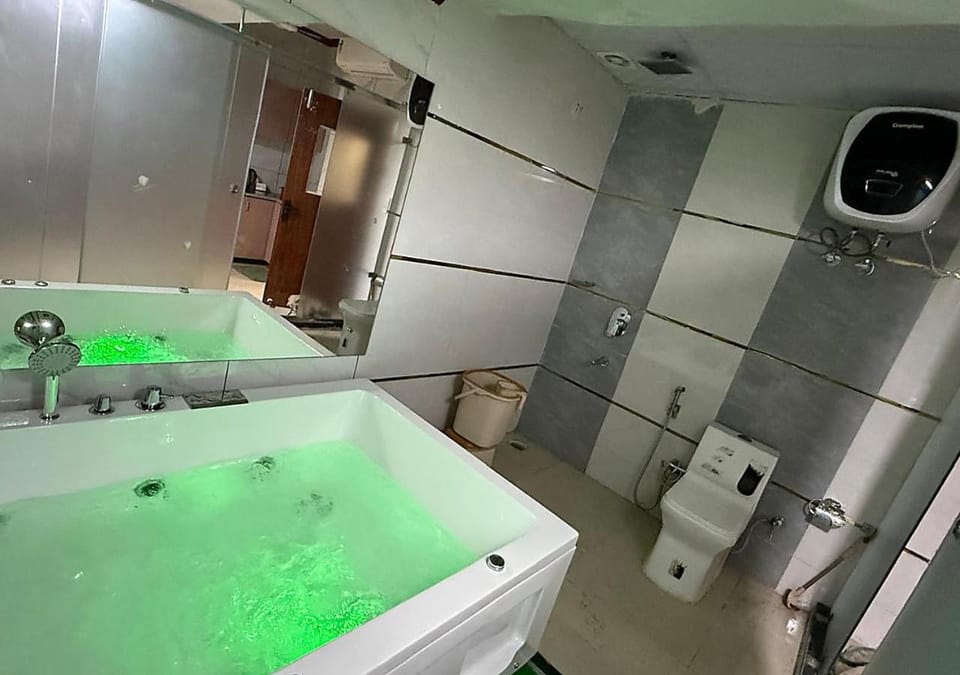Shower, Toilet, Bathroom, Bath