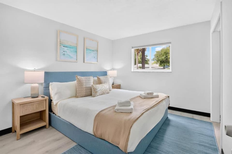 Charming 2BR Near Beach Airport & Las Olas Apartment in Dania Beach