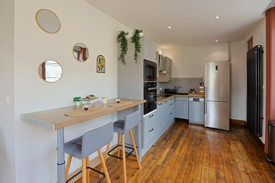 Kitchen or kitchenette, Dining area, dishwasher, oven, stove